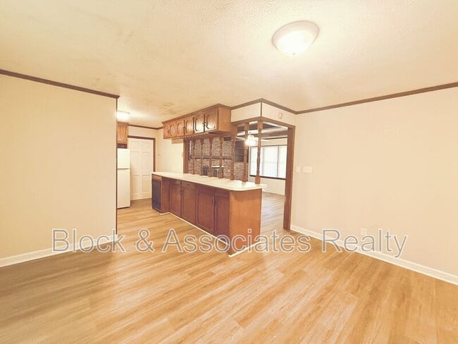 Building Photo - 601 E Brown St