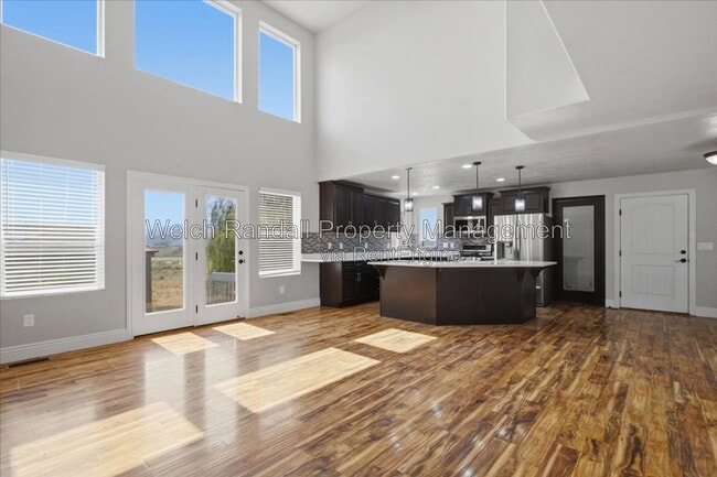 Building Photo - 2106 E Sunnyvale Dr