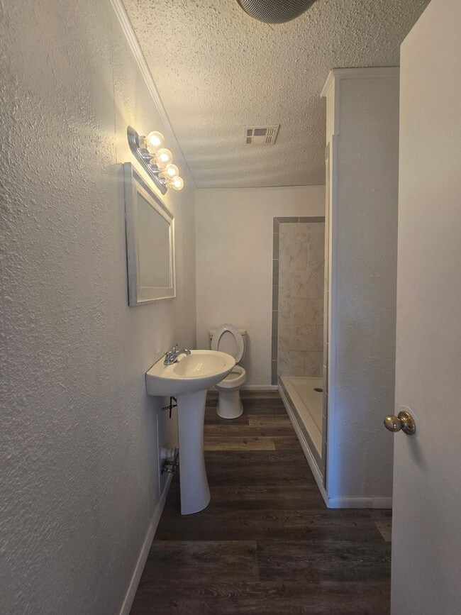 Building Photo - 1 Bedroom 1 Bath Home in Shawnee!
