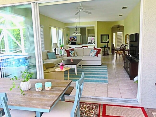 Building Photo - FURNISHED 3/2 & HEATED POOL -   RENTAL IN ROSEDALE COUNTRY CLUB!!