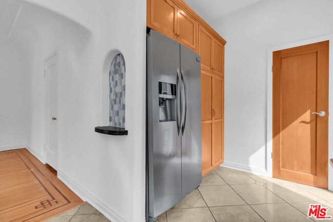 Building Photo - 6131 W 5th St