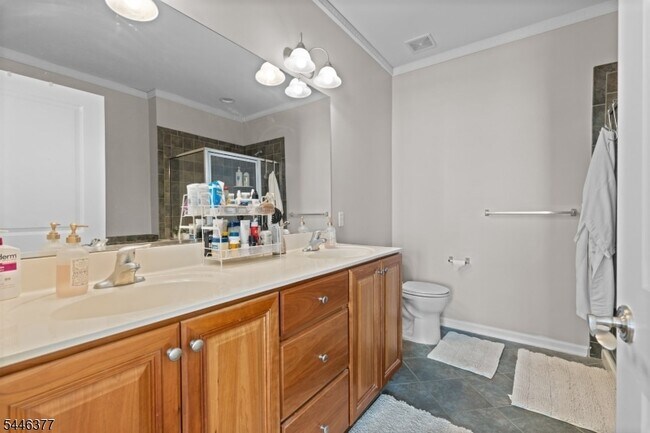 Building Photo - 407 River Place