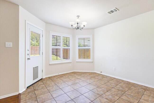 Building Photo - 4 Bedroom/2.5 Bath Wildhorse Subdivision