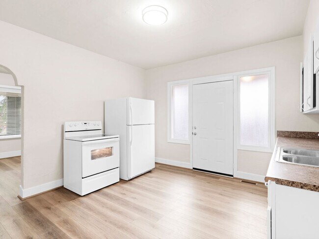 Building Photo - 3002 Porter Ave