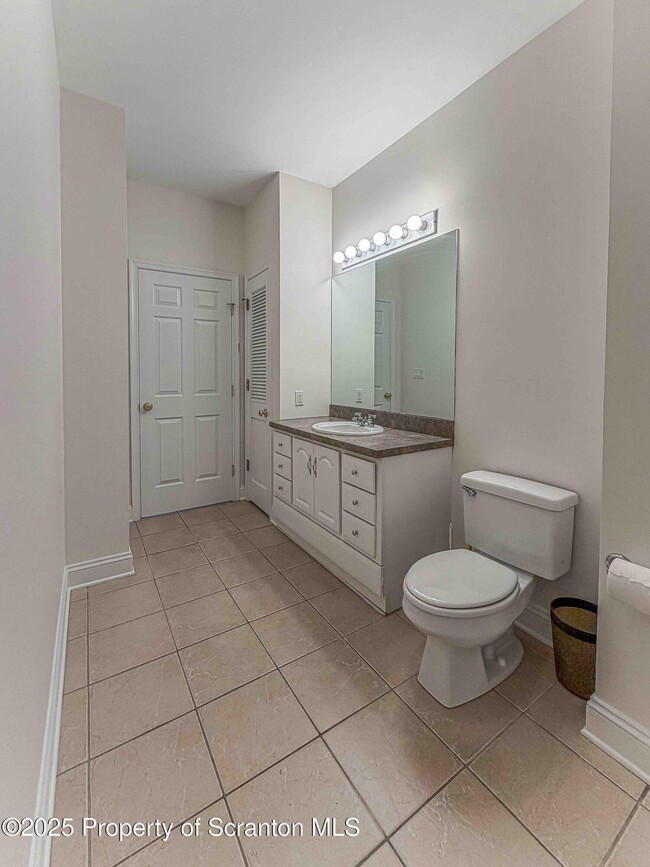 Building Photo - 4013 Pond View Dr