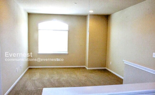 Building Photo - 2880 Donnell Dr