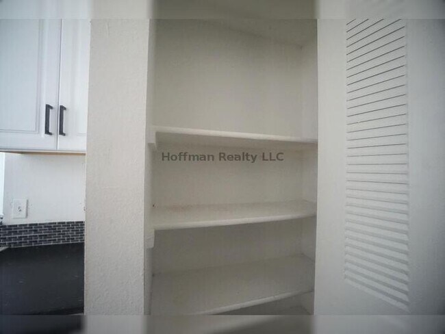 Building Photo - Spacious 1-Bedroom Condo with Modern Upgra...