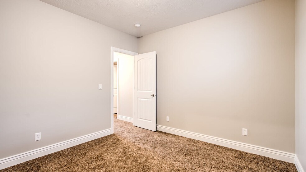 Building Photo - 853 W Horizon Dr