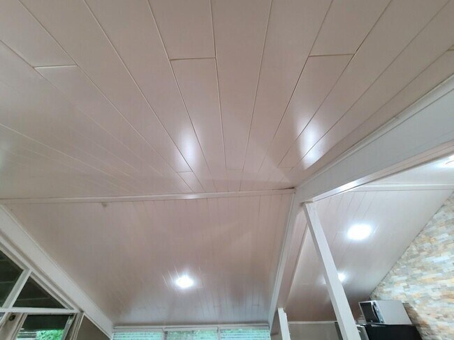 Building Photo - 227 Rockland Dr