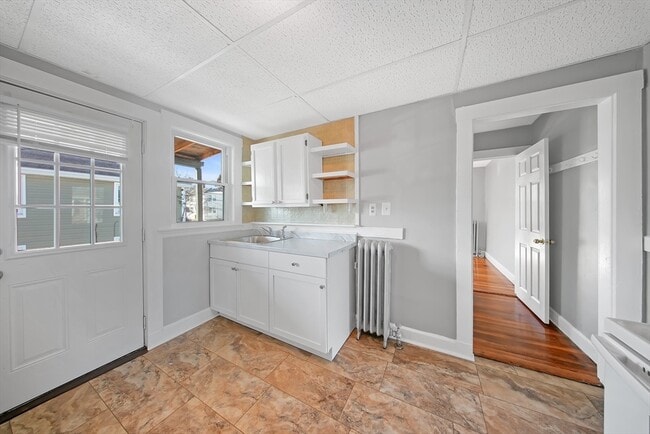 Building Photo - 25 5th Ave