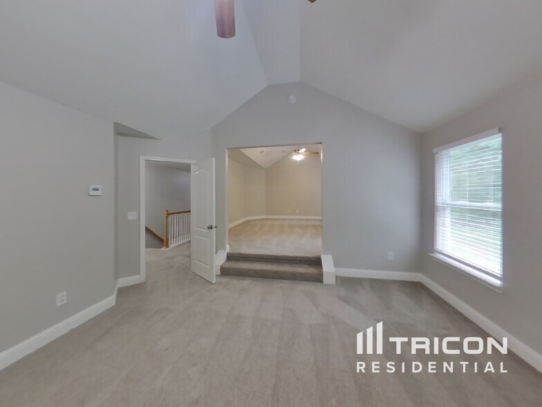 Building Photo - 821 Monroe Ct