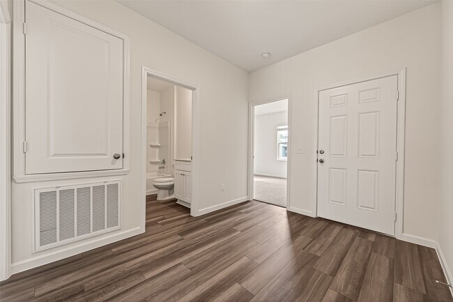 Building Photo - 31334 Gayle Prairie Oaks St