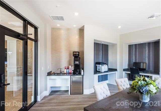 Building Photo - 9921 Holly Center Dr