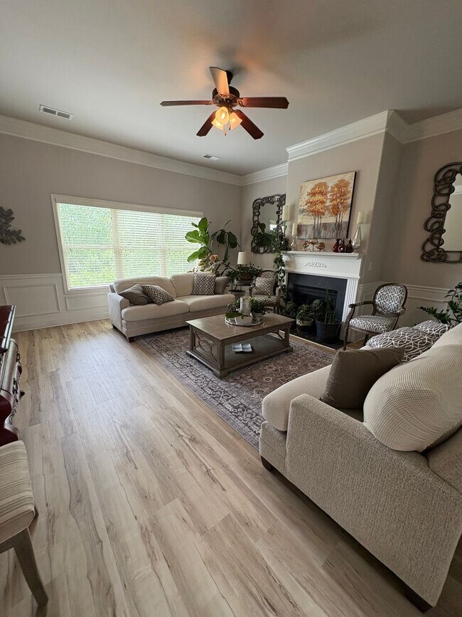 Building Photo - 4 Bedroom 4 Bath Furnished Home in Simpson...