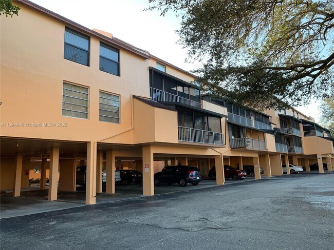 Building Photo - 400 Commodore Dr