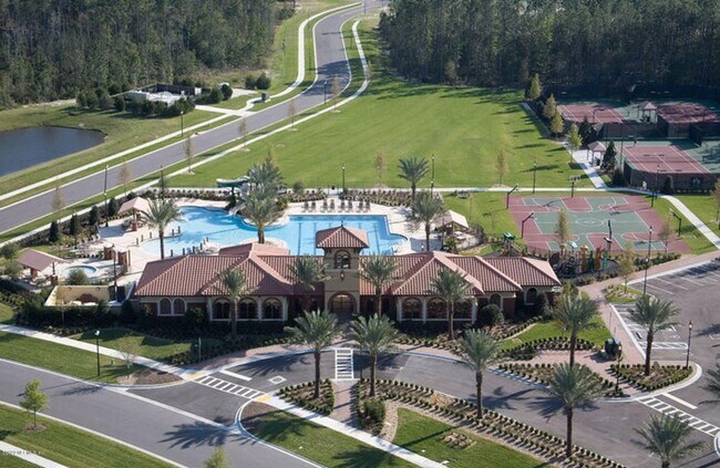 Building Photo - 687 Servia Dr