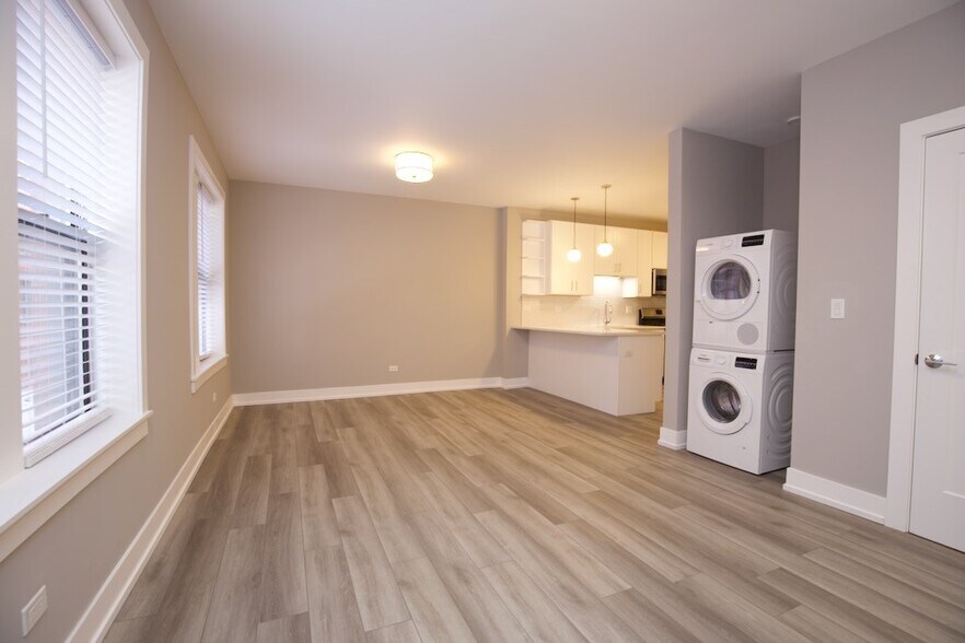 Building Photo - 3934 N Janssen Ave