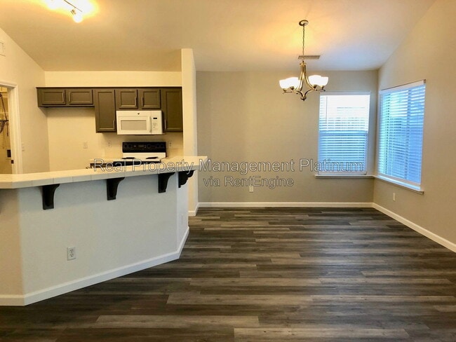 Building Photo - 2667 Santa Ana Ave