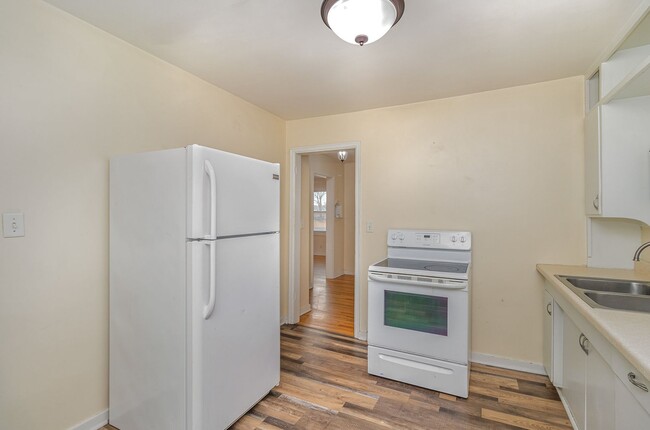 Building Photo - 2 Bed | 1 Bath Across From Coon Lake