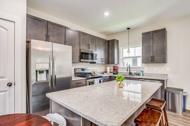 Building Photo - 410 N C St