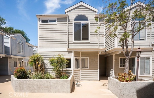 Building Photo - 260 Victoria St