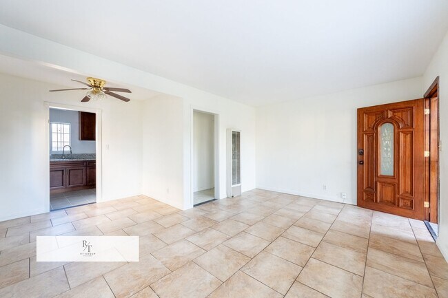 Building Photo - Prime Location Apartment with Remodeled Ki...