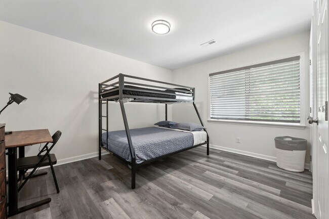 Building Photo - 214 Bridgefield Pl