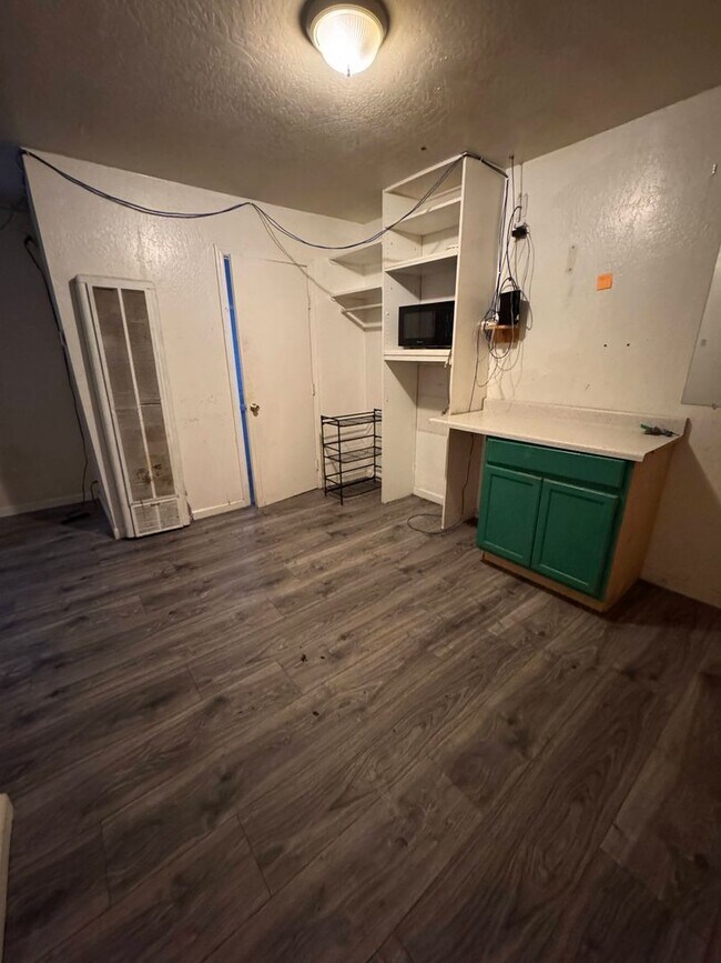 Building Photo - LONG-TERM RENTAL: Updated Studio with Shar...