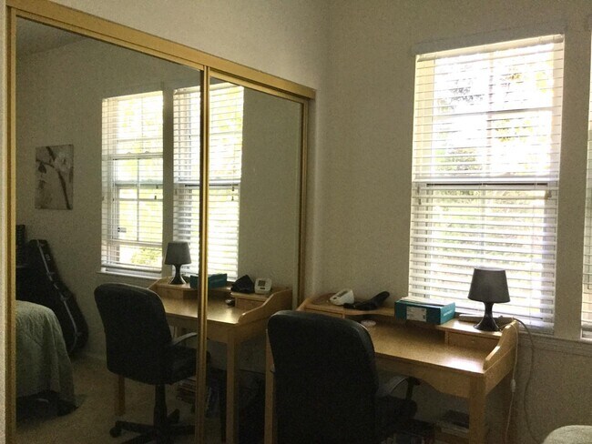 Building Photo - 6 Dockside Cir