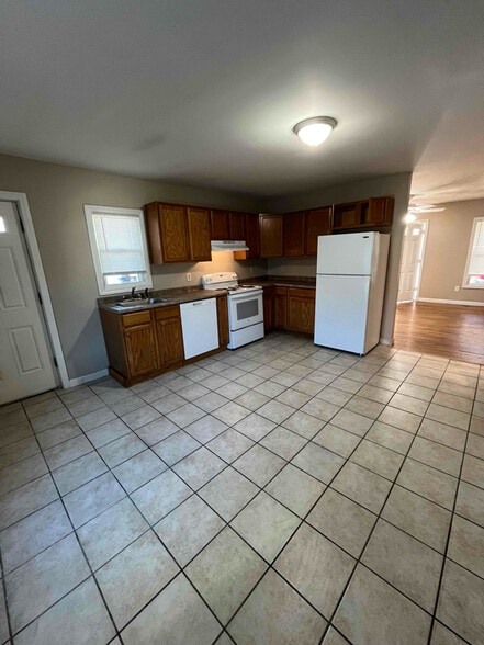 Building Photo - 517 Hillsboro St