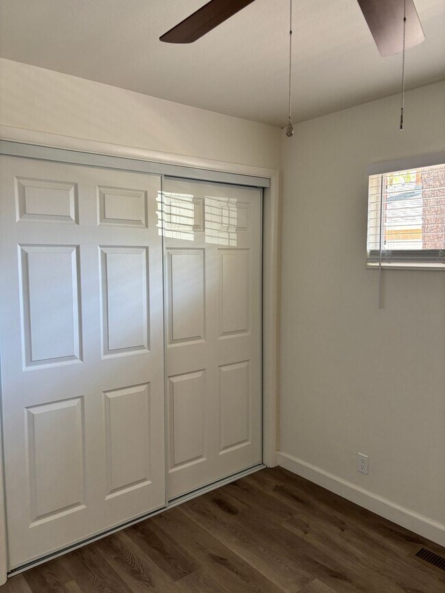 Building Photo - 840