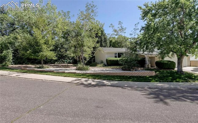 Building Photo - 5365 Silver Spur Ave