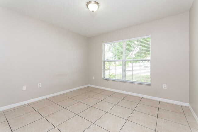 Building Photo - 803 Halifax Dr