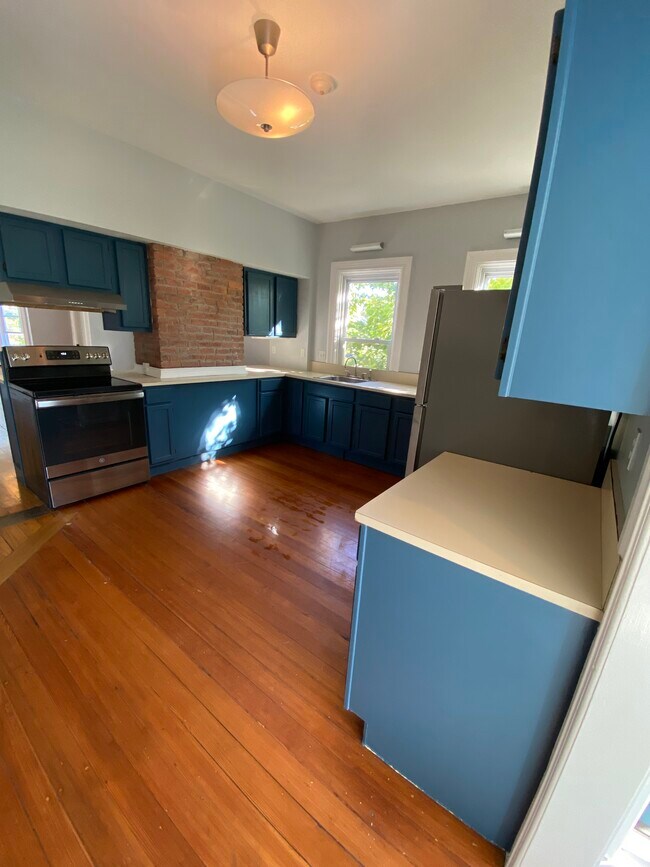 Kitchen - 86 Holden St