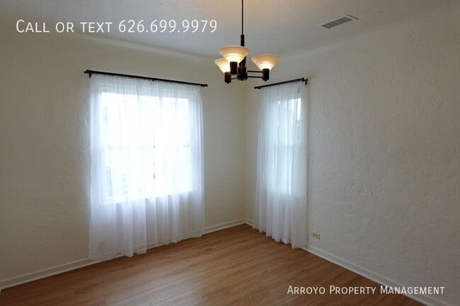 Building Photo - 3216 Brandon St