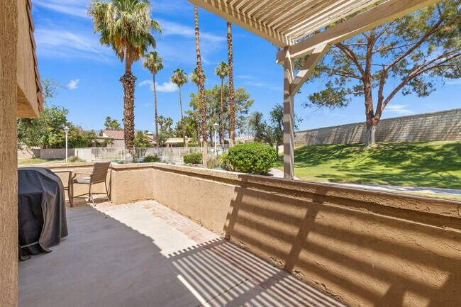 Building Photo - 73750 Cll Bisque