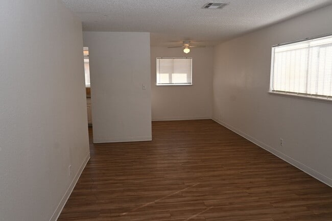 Building Photo - 2301 Stewart Ave #C C