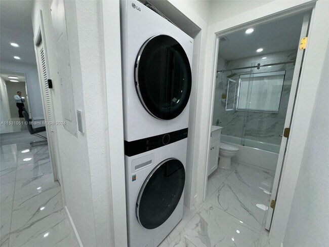 Building Photo - 2490 NW 44th St