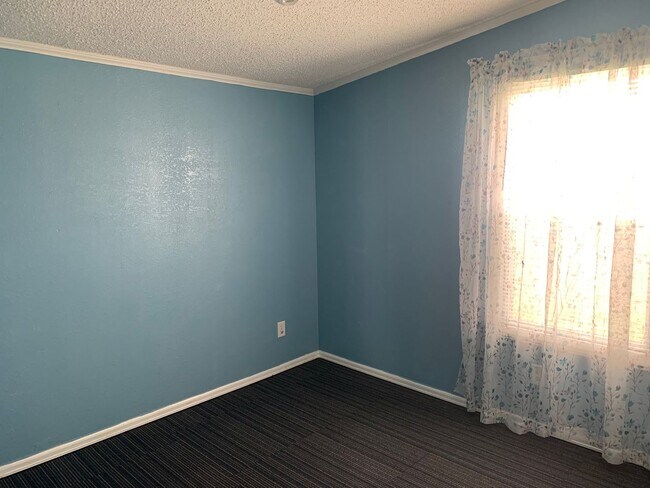 Building Photo - The perfect home is calling, cozy 3 bedroo...