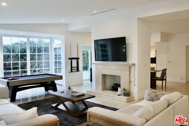 Building Photo - 1265 Bienveneda Ave