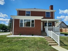 Building Photo - 2115 Main St