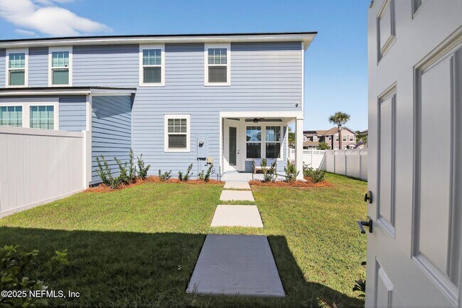 Building Photo - 244 Daydream Ave
