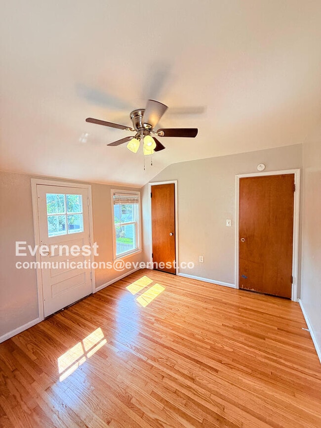 Building Photo - 3852 Wallwerth Dr