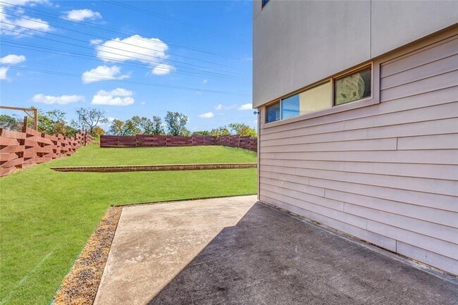 Building Photo - 5325 Sendero Hills Pkwy