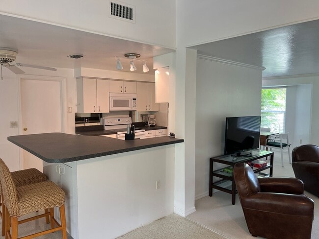 Building Photo - 2 Bedroom 2 Bath Single Family Home