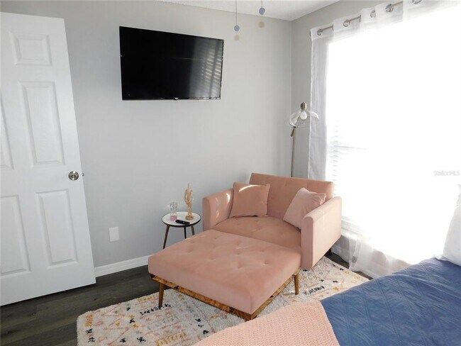 Building Photo - 552 Hammock Dr