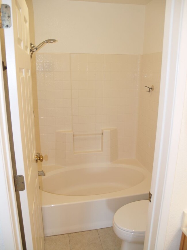 Building Photo - East Dublin Townhome in Great Location!