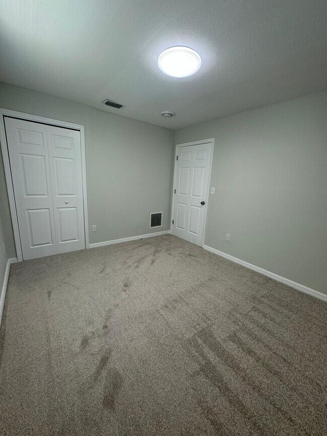 Building Photo - 3/2.5 Home Available Now!