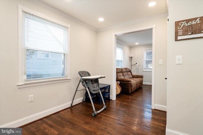 Building Photo - 741 Silver Creek Rd