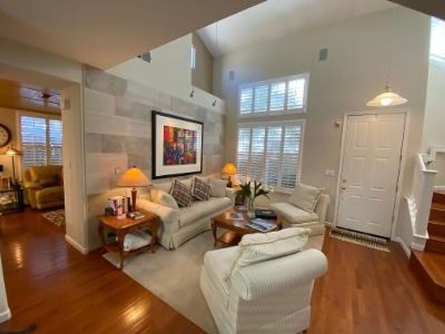 Building Photo - 3 Bed 3.5 Bath + Loft, In Downtown Danvill...